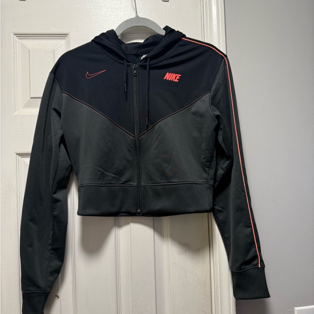 Nike Women’s Cropped Jacket